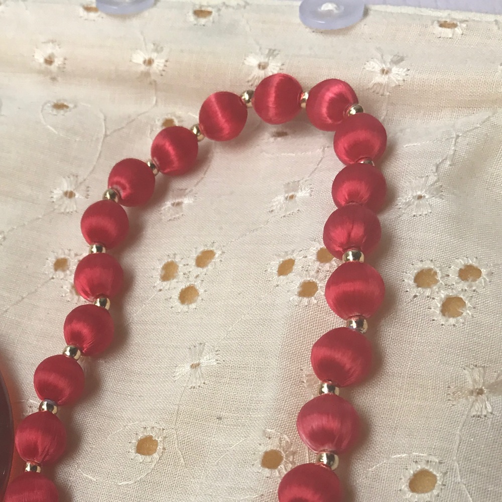 Vintage Red String Beaded Strand Necklace - Picture 5 of 8